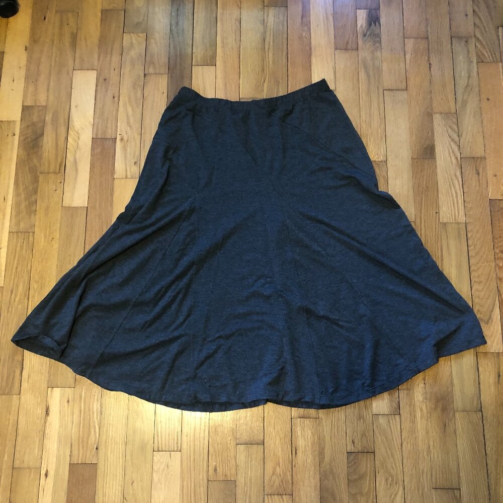 White Stag Dark Gray Swing Skirt Size Medium